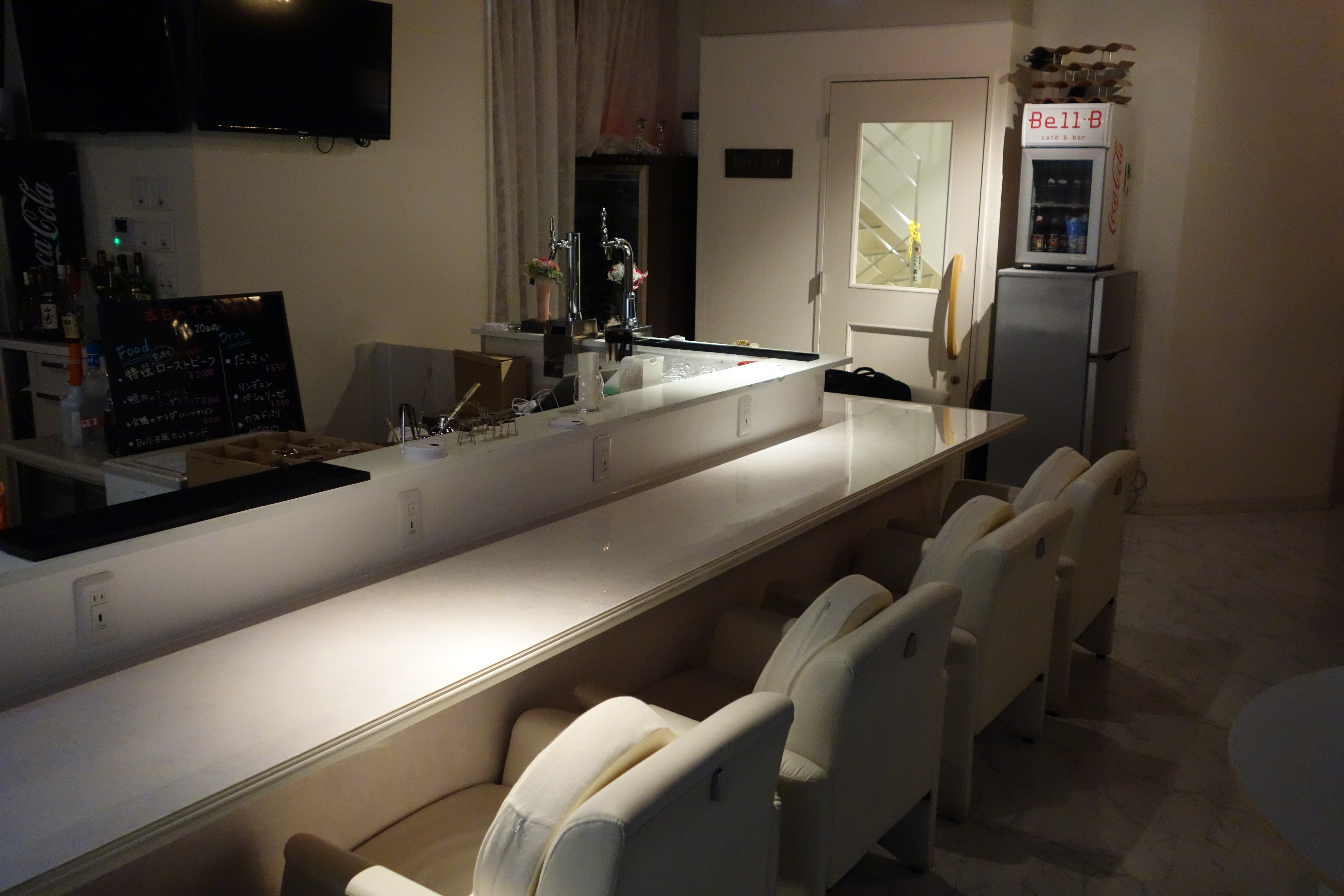 BellBって無線LAN・コンセントフリーのお店なんです。