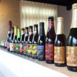 おしゃれなグラスでフルーツビールを味わえます