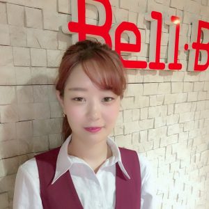 女性バーテンダー